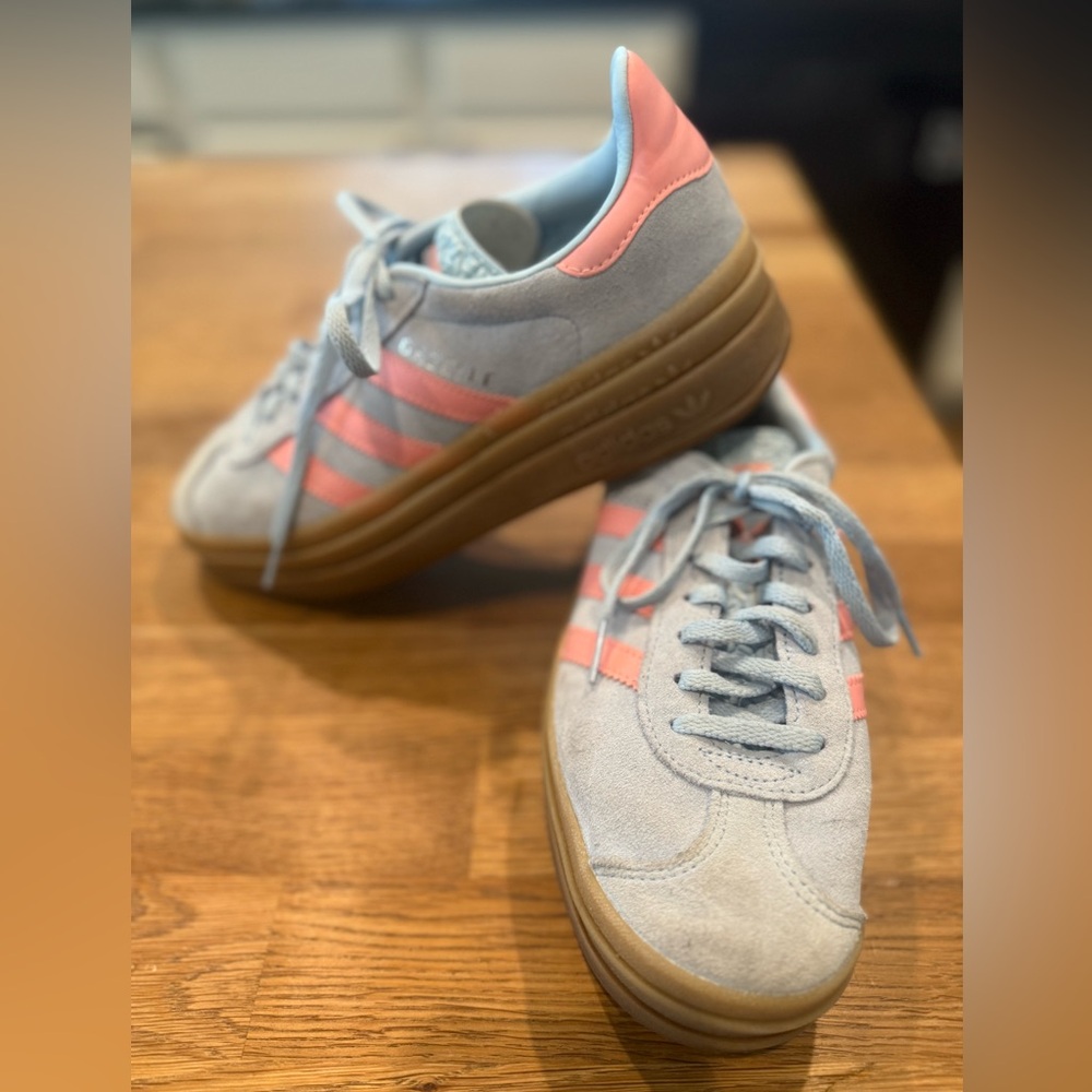 Adidas Gazelle Bold J “Big Kid” Sneaker Like New 🩵🩷!